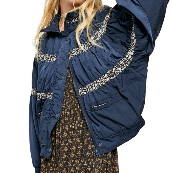 Free People On My Mind Bomber RETRO Jacket NAVY BLUE FLORAL NEW - Picture 6 of 6